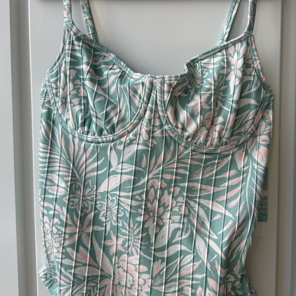 Roxy Swimsuit. NEW. Size XS - Picture 2 of 12